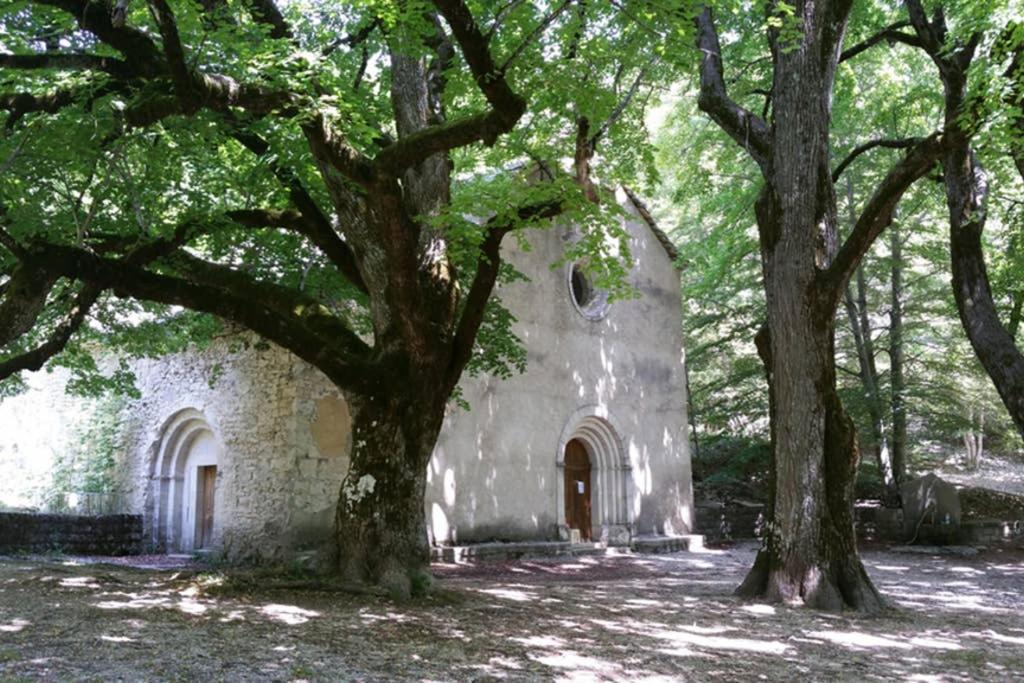 Villa La Lurette, Appartement Et Studio Saint-Etienne-les-Orgues Bagian luar foto